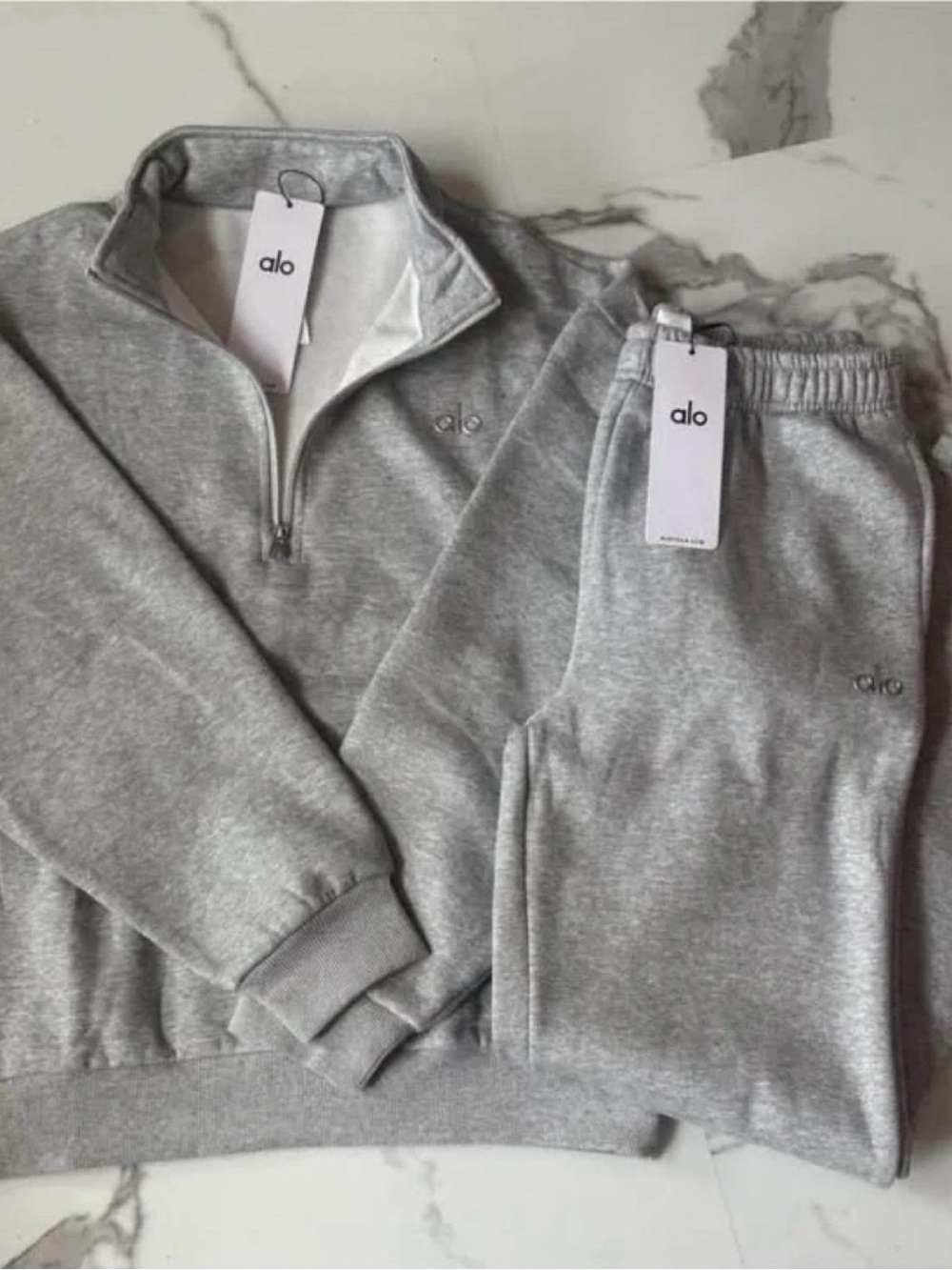 ALO Yoga Men’s Light Gray Zip-Up Quarter Sweatshirt